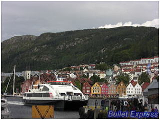 ブリッゲン(Bryggen)と渡し船