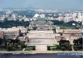 人民大学習堂と金日成広場