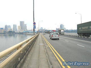 国境の橋